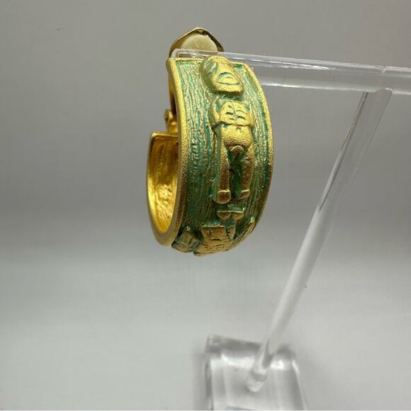 Vintage Green Verdis Gold Clip On Earrings Archeological Theme VTG - Picture 4 of 16